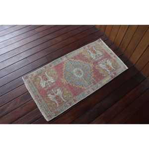 Vintage Turkish Small Rug 1,6x3,2 ft, <b>Red</b> <b>Wool</b> Rug - Product Image 2