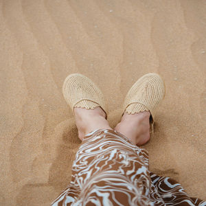 รองเท้าแตะและรองเท้าสานราฟเฟียทำมือจากโมร็อกโกราคาส่งถูก เป็นมิตรกับสิ่งแวดล้อม สำหรับผู้หญิงและผู้ชาย สั่งซื้อจำนวนมากจากผู้ผลิตโดยตรง - Product Image 1