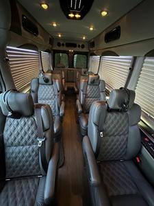 Mercedes Sprinter 2500 Turbodiesel V6 de 2022, occasion, puissance, luxe, conversion berline 5 places, batterie lithium unique, transmission intégrale - Product Image 3