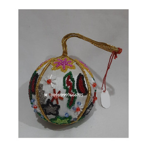 Increíble Diseño de Bordado Zari con Trabajo de Cuentas en Forma de Bola, Adorno Colgante para Decoración de Árboles de Navidad - Product Image 1