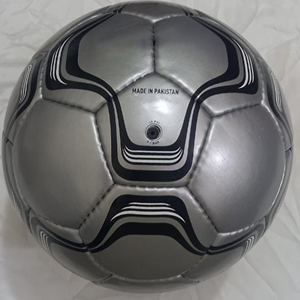 Ballon de football d'entraînement professionnel en cuir PU classique avec logo personnalisé, léger et durable, pour adultes - Product Image 4