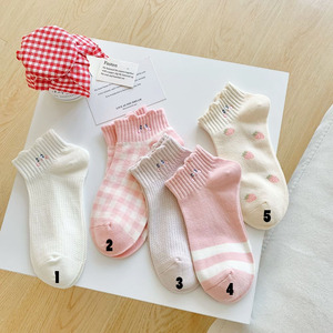 Bonitos calcetines de algodón personalizados a la moda para niñas y mujeres, calcetines tobilleros cortos transpirables suaves con patrones de frutas y cuadros, fábrica ODM a granel - Product Image 5