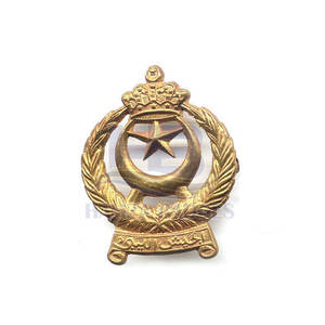 Badge en acier personnalisé de haute qualité, élégant avec des couleurs vives et un look stylé, détails raffinés et épingle de sûreté intégrée - Product Image 1