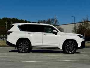 SUV d'occasion 2024 V6 3,5 litres atmosphérique, importation européenne, conduite à gauche, norme Euro V, transmission automatique, sièges en cuir - Product Image 5