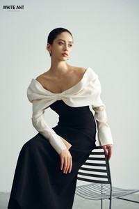 ในสต็อกกระโปรง A-LINE AUDRAY สีดําราคาดีผ้าทอเรยอนสแปนเด็กซ์กระโปรงยาวทรงเอด้านหลังจาก WHITEANT เวียดนาม - Product Image 4