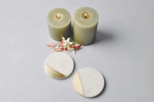 Dessous de verre rond en marbre blanc martelé de qualité supérieure avec motifs en laiton disponibles à la vente depuis l'Inde - Product Image 3