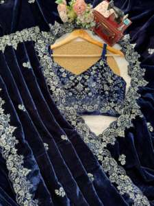 ชุดส่าหรีผ้ากำมะหยี่ดีไซน์พิเศษ พร้อมเสื้อคลุมหรูหรา ทันสมัย โดดเด่น สไตล์อินเดีย สำหรับงานปาร์ตี้  สำหรับผู้หญิง - Product Image 3