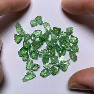Pierre précieuse naturelle de tsavorite grenat, taille triligne 8 mm, pierre calibrée de luxe de Tanzanie - Product Image 2