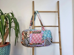 Sac de voyage de luxe matelassé, sac fourre-tout à bandoulière, sac à main en coton, imprimé floral, écologique, durable, fermeture éclair robuste - Product Image 3