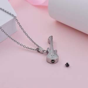 Argent Guitare Crémation Urne Pendentif Collier Rocker Musican Souvenir Bijoux Guitare Forme Urne Crémation pour Unisexe Taille Personnalisée - Product Image 4
