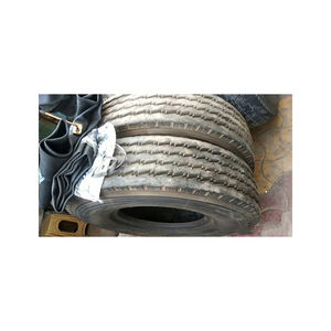 Pneus usagés en gros pour voitures, camions et motos, destinés à l'exportation - Product Image 2