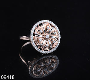 แหวนแต่งงานเกล็ดหิมะประดับเพชรทรงกลมสีทอง18K สำหรับผู้หญิงได้รับการรับรองจากร้าน IGI - Product Image 4