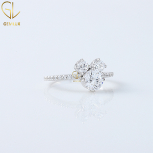 Bague souris minimaliste, bague de fiançailles de conte de fées à trois oreilles de souris en pierre, bague ronde Moissanite à trois pierres, bague de promesse - Product Image 4