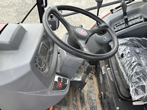 Tractor Compacto Massey Ferguson 1742 4WD con Accesorios, Especificaciones de Caballo de Fuerza y Peso, en Venta - Product Image 6