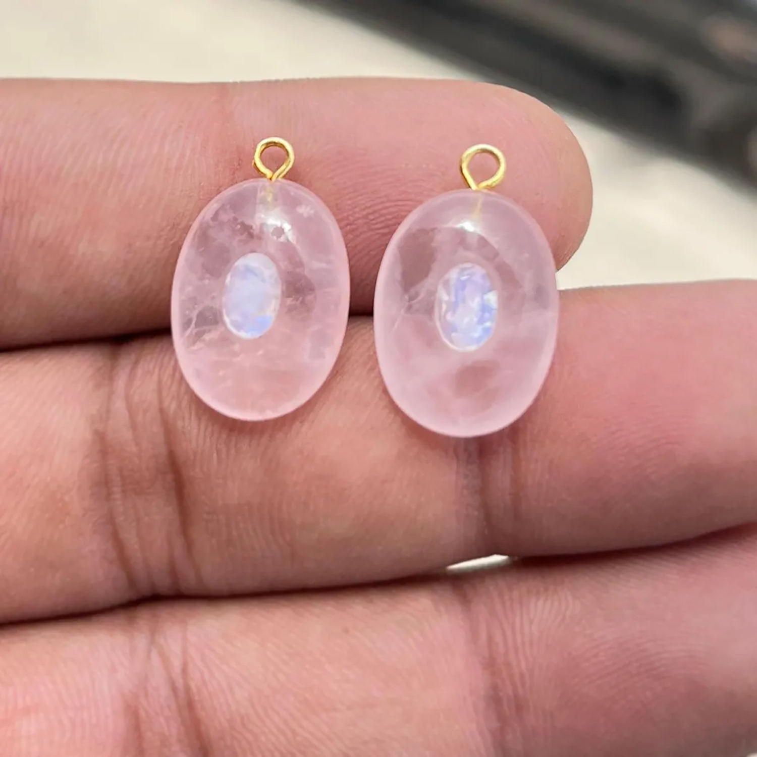 กุหลาบควอตซ์-มูนสโตน