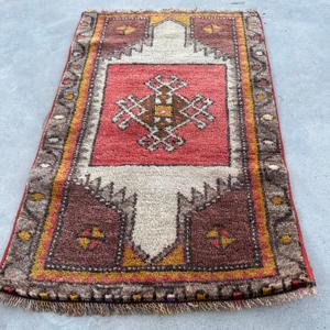 1.5x2.4 ft Turkish Rug, <b>Red</b> Floral Vintage Rug <b>Wool</b> - Product Image 1