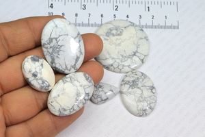 หินโฮไลต์ธรรมชาติคุณภาพเยี่ยม ขัดเงาเรียบ รูปทรงคละแบบ จำหน่ายจำนวนมาก ราคาส่ง เกรด A.A.A สำหรับทำเครื่องประดับ - Product Image 5