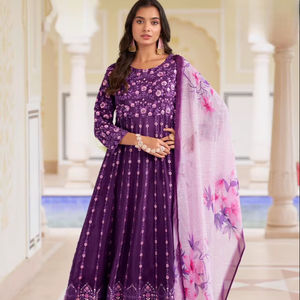 Dernière crêpe naturelle pure brodée lourde avec des vêtements indiens et pakistanais intérieurs en coton mal - Product Image 1