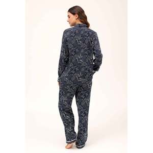 Ensemble de vêtements de nuit en rayonne bleu marine à fleurs avec haut à col boutonné et pantalon droit à taille élastique - Product Image 4