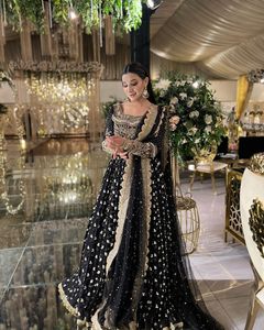 Robe et pantalon de broderie en fil de Georgette lourd avec bordure en dentelle fantaisie Dupatta - Product Image 4