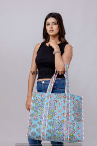 Bolso de mano de estilo bohemio con asa de hombro a rayas reversible con estampado de retazos de algodón hecho a mano indio perfecto para las próximas vacaciones en la playa - Product Image 5