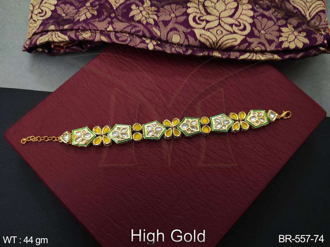 สีเหลือง