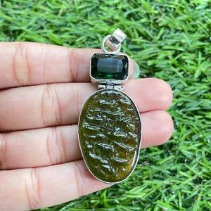 Pendentif en argent vintage fait main avec Moldavite, bijou en pierre précieuse plaqué or 925, cadeau de fiançailles pour occasions spéciales - Product Image 4