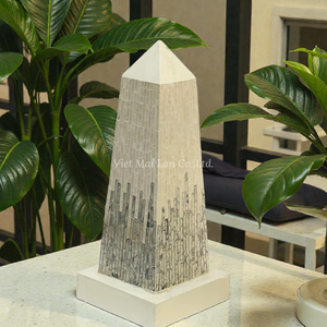 Sculpture de tour élégante en nacre faite à la main avec porte-bougie, ensemble décoratif en incrustation de coquillages pour la maison ou l'hôtel en provenance du Vietnam - Product Image 4