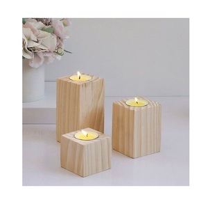 Portavelas de Madera de Estilo Rústico Elaborado con Detalles de Grano Natural para Agregar un Ambiente Suave y Brillante a Cualquier Habitación - Product Image 3