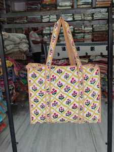 Sac fourre-tout en coton matelassé imprimé pour les acheteurs exportateurs Sac de transport en tissu réutilisable pour les commandes en gros Vente au détail Shopping quotidien Utilisation quotidienne Vente au marché - Product Image 4
