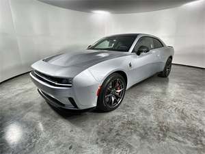 Dodge Charger Daytona Scat Pack AWD 2024 d'occasion, propre, turbo électrique, automatique, cuir foncé, ACC, R19, conduite à gauche - Product Image 2