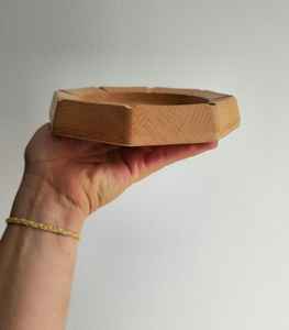 Cendrier classique en bois massif |   Cendrier artisanal avec finition polie |   Cendrier écologique réutilisable - Product Image 3