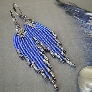 Pendientes de gota hechos a mano de cristal magnífico decorativo y Diamante Negro Pendientes de cuentas semiblancos clásicos de RF Crafts - Product Image 1