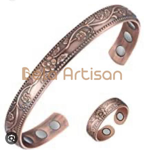 Bracelet en cuivre Manchette large antique avec beau design et fermoir magnétique Bela Artisan - Product Image 5