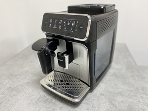 Notre machine à expresso à grains de café de la série P 5400 - Mousseur à lait LatteGo, 12 cafés, 100% d'origine, scellée en usine - Product Image 3