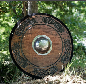 Juguete de diseño en relieve teñido Escudo vikingo Decoración de pared Escudo Artículos dotados para amantes de la guerra - Product Image 1