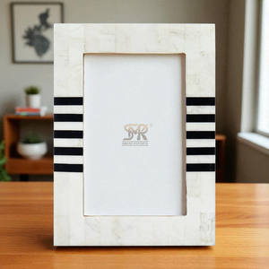 Cadre photo en résine noire et blanche avec incrustation d'os à motif rayé Lado, fait main, design haut de gamme, pour support en bois rustique - Product Image 3