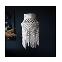 Suspension Macramé en Coton Faite Main, Texture Frangée, Style Moderne et Élégant, Inspirée des Canopées, pour Accent d'Intérieur, Ambiance Confortable, Douceur et Élégance, Anniversaire