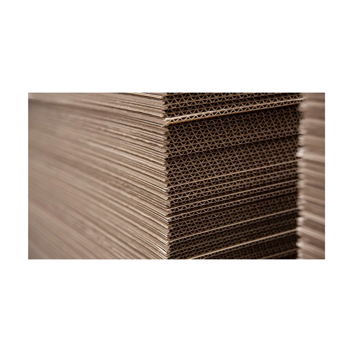 Cartón corrugado de tres capas de tamaño personalizado, 2,5-3mm de grosor, producto de papel y cartón duradero, amortiguación de alta calidad a prueba de golpes