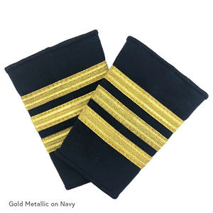 Epaulettes de Piloto de Tres Barras - Primer Grado, 3 Barras Metálicas Doradas sobre Azul Marino - Product Image 1