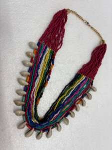 Collier artisanal en fil de soie multi-brins avec imitation de perles en forme de fleur, style vintage, bijoux de déclaration pour les fêtes - Product Image 5