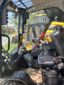 รถตักล้อยาง JCB 1CX ใหม่เอี่ยม พร้อมอุปกรณ์เสริม เช่น บุ้งกี๋  กำลังยก 8 ตัน  ประกอบด้วย บุ้งกี๋ เครื่องยนต์ ปั๊ม CAMC  ระบบควบคุม Huade PLC และอุปกรณ์เสริมอื่นๆ จาก JCB - Product Image 1