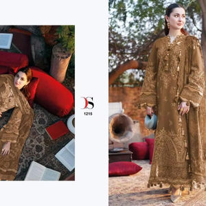 Salwar Kameez pakistanais en coton avec auto-broderie et patchs attachés Prix de gros pour une tenue de fête - Product Image 1