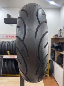 Pneu de scooter à rainure incurvée K232, forte adhérence sur les surfaces humides, durable, utilisation en ville - Product Image 2