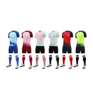 Conjunto de uniforme de fútbol personalizable para hombre Kit de fútbol de nueva temporada Pantalones cortos Diseño de color personalizado Impresión de logotipo Ropa de equipo Servicio OEM - Product Image 2