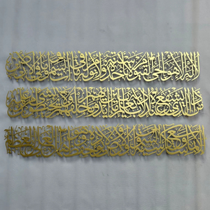 Elegante decoración de pared de metal con diseño geométrico con elementos hechos a mano, perfecta para una elegante decoración del hogar - Product Image 1