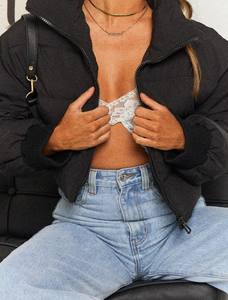 Abrigo cálido de invierno de alta calidad, fabricante de ropa, chaqueta acolchada con capucha larga personalizada para mujer, Top corto, comodidad con cremallera completa - Product Image 3