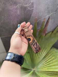 Gran oferta, llavero de cuero mecanizado a mano de diseñador, llaveros de cuero Real, llaveros elegantes, llavero con estampado de flores - Product Image 4