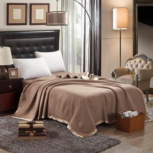 Couvertures blanches d'hôtel de fournisseur de confiance du Pakistan avec l'appui d'ODM d'OEM et des options de quantité minimale de commande pour des resorts et des hôtels de luxe - Product Image 1