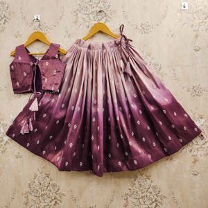 Conjunto de Lehenga Choli de Poliéster para Niños de Shoryam Fashion |   Conjunto de Falda, Top y Dupatta Estampados en Morado Listos para Usar |   Fiesta del Festival Indio - Product Image 4